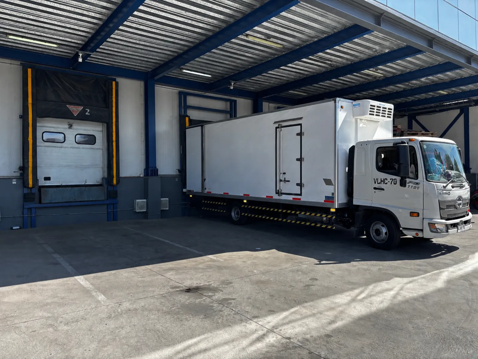 Pallets de cajas de pulpo del Norte preparados y rotulados para despacho